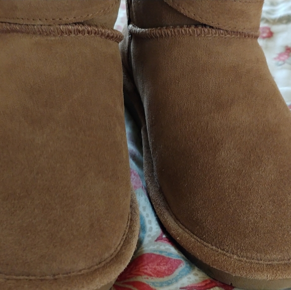 Bear paw boots "LIKE NEW" - Picture 3 of 14